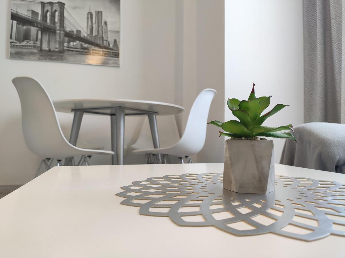 Apartamentos Seneca Junto Al Centro Málaga Exteriör bild